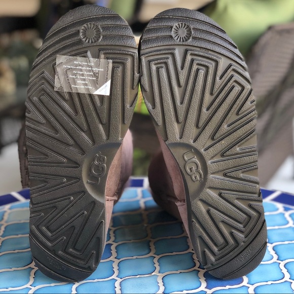 Ugg Classic Cuff Boot - Picture 7 of 8